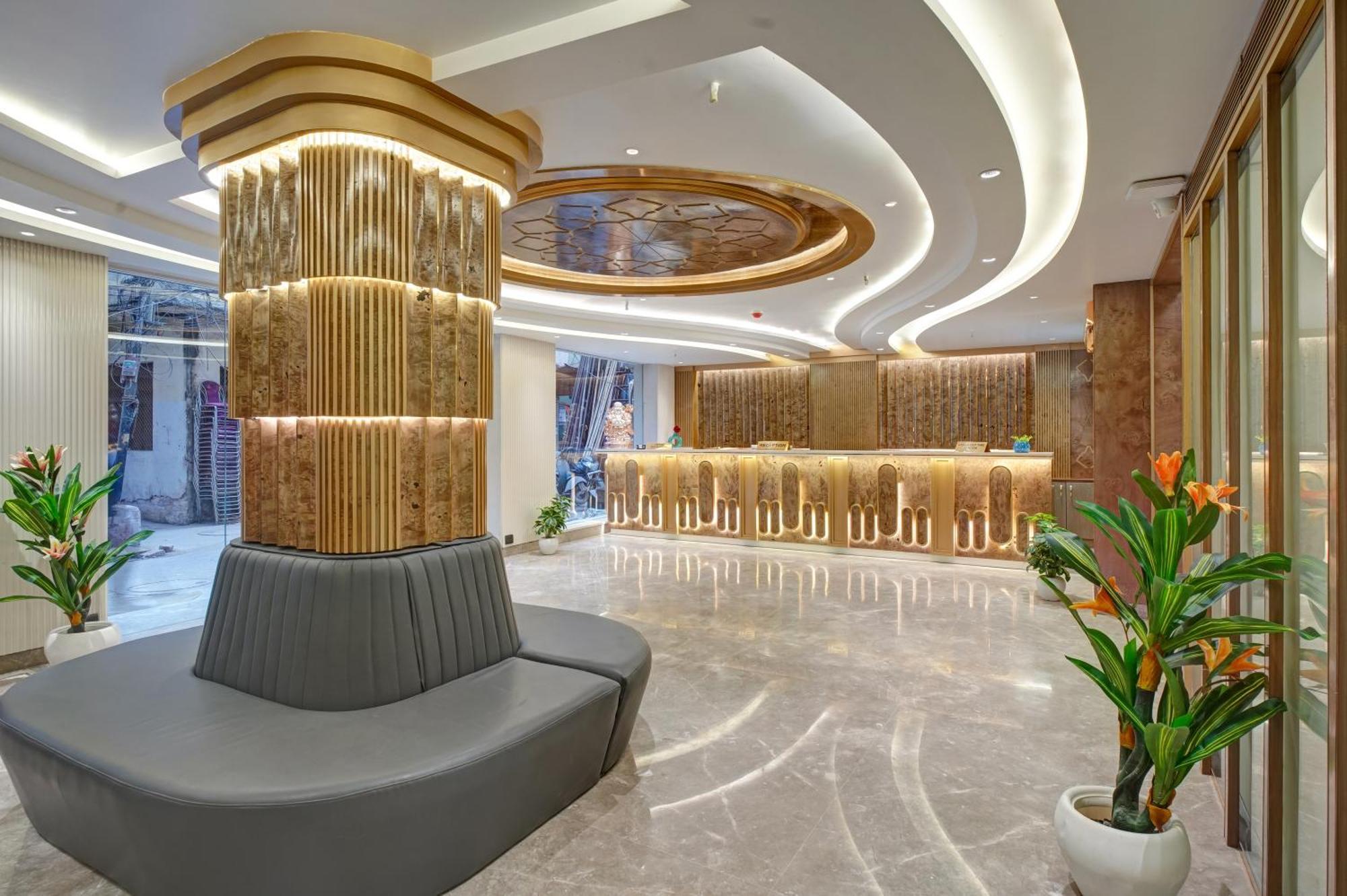 Newly Built Gold The Royal With Rooftop Restaurant - 2Mins Walk From New Delhi Rail Station & 5Mins From Connaught Place Екстериор снимка