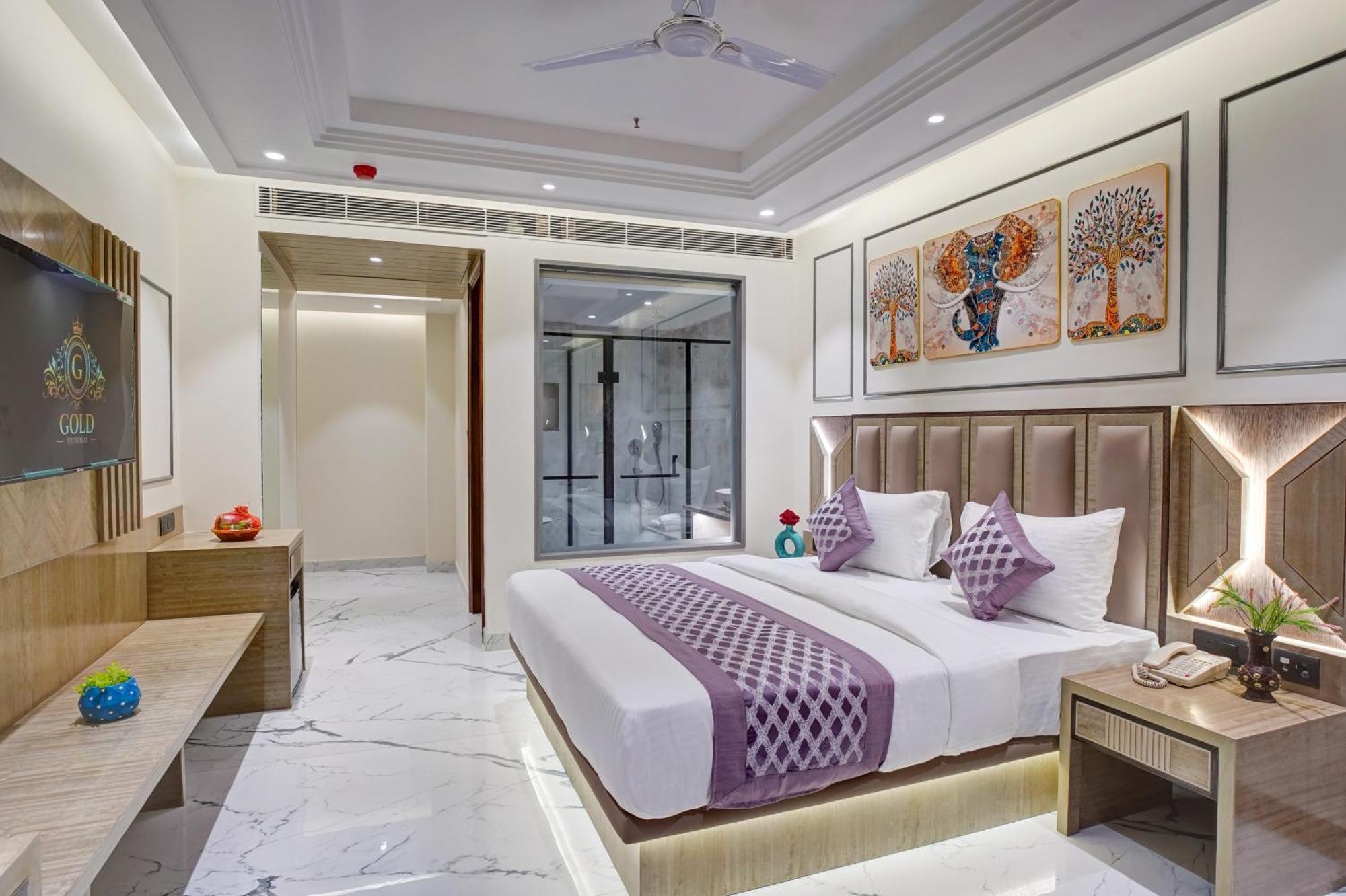 Newly Built Gold The Royal With Rooftop Restaurant - 2Mins Walk From New Delhi Rail Station & 5Mins From Connaught Place Екстериор снимка